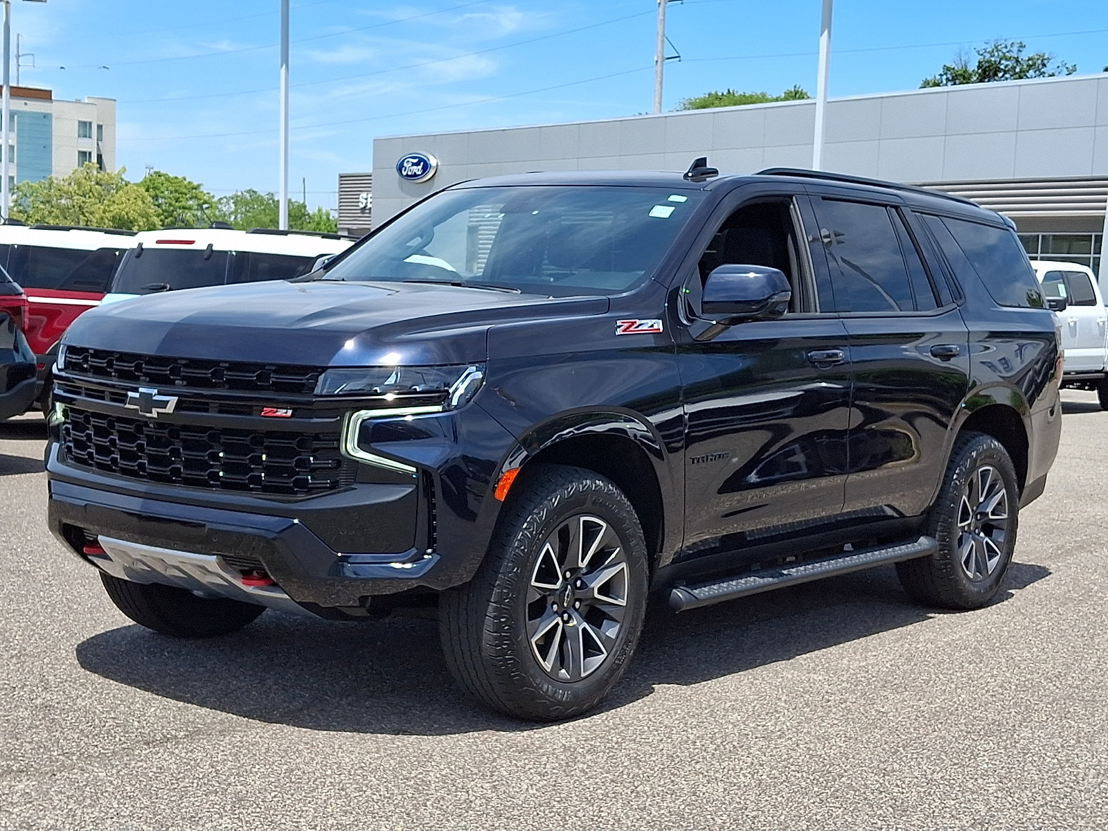 Used 2023 Chevrolet Tahoe Z71 w/ Luxury Package AWD/4WD image 5