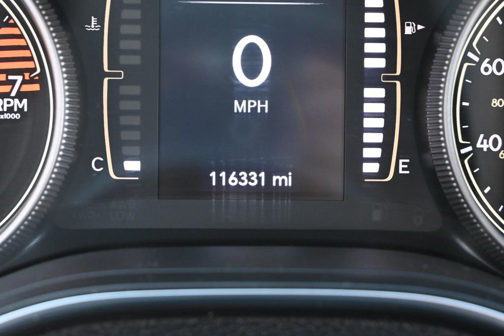 Used 2019 Jeep Cherokee Latitude Plus w/ Comfort/Convenience Group AWD/4WD image 37