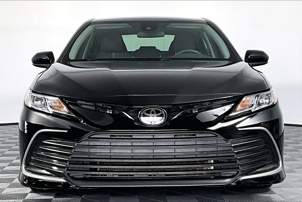 Used 2023 Toyota Camry LE FWD image 3