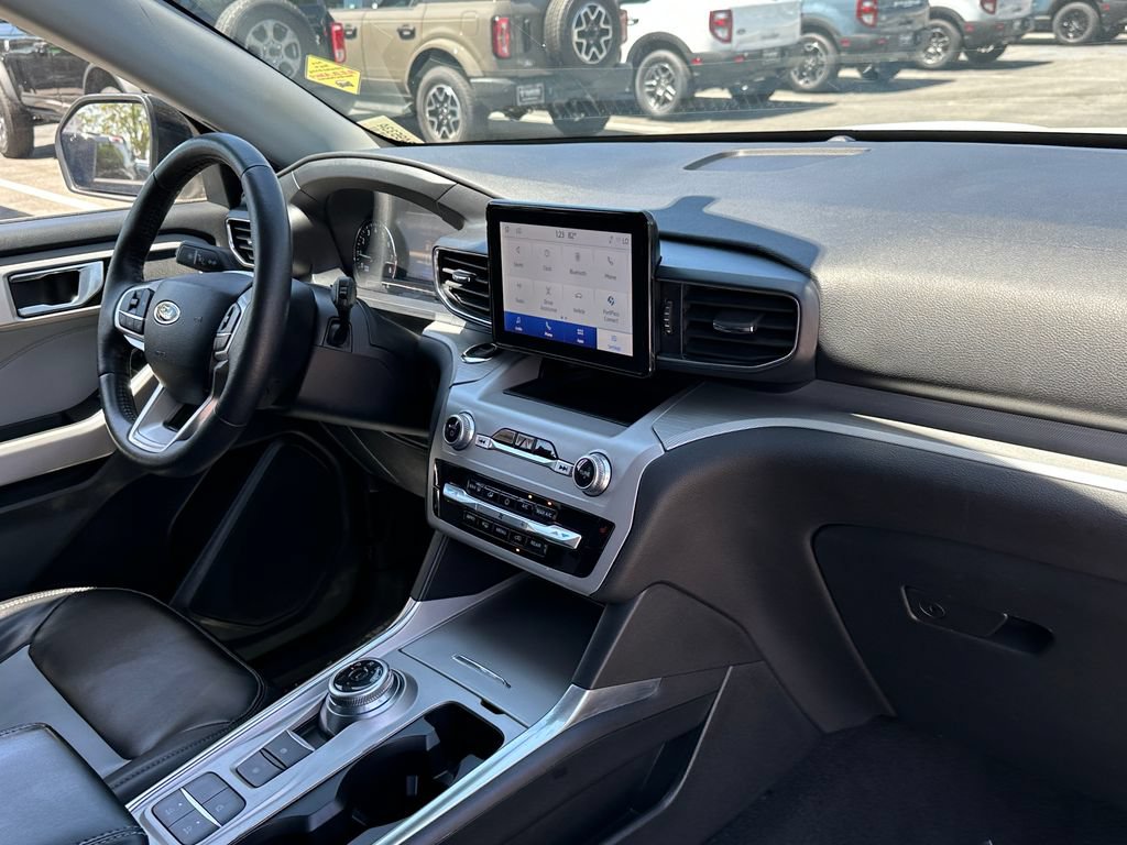 Certified 2023 Ford Explorer XLT w/ Equipment Group 202A RWD image 15