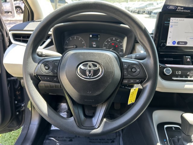 Used 2025 Toyota Corolla LE FWD image 18