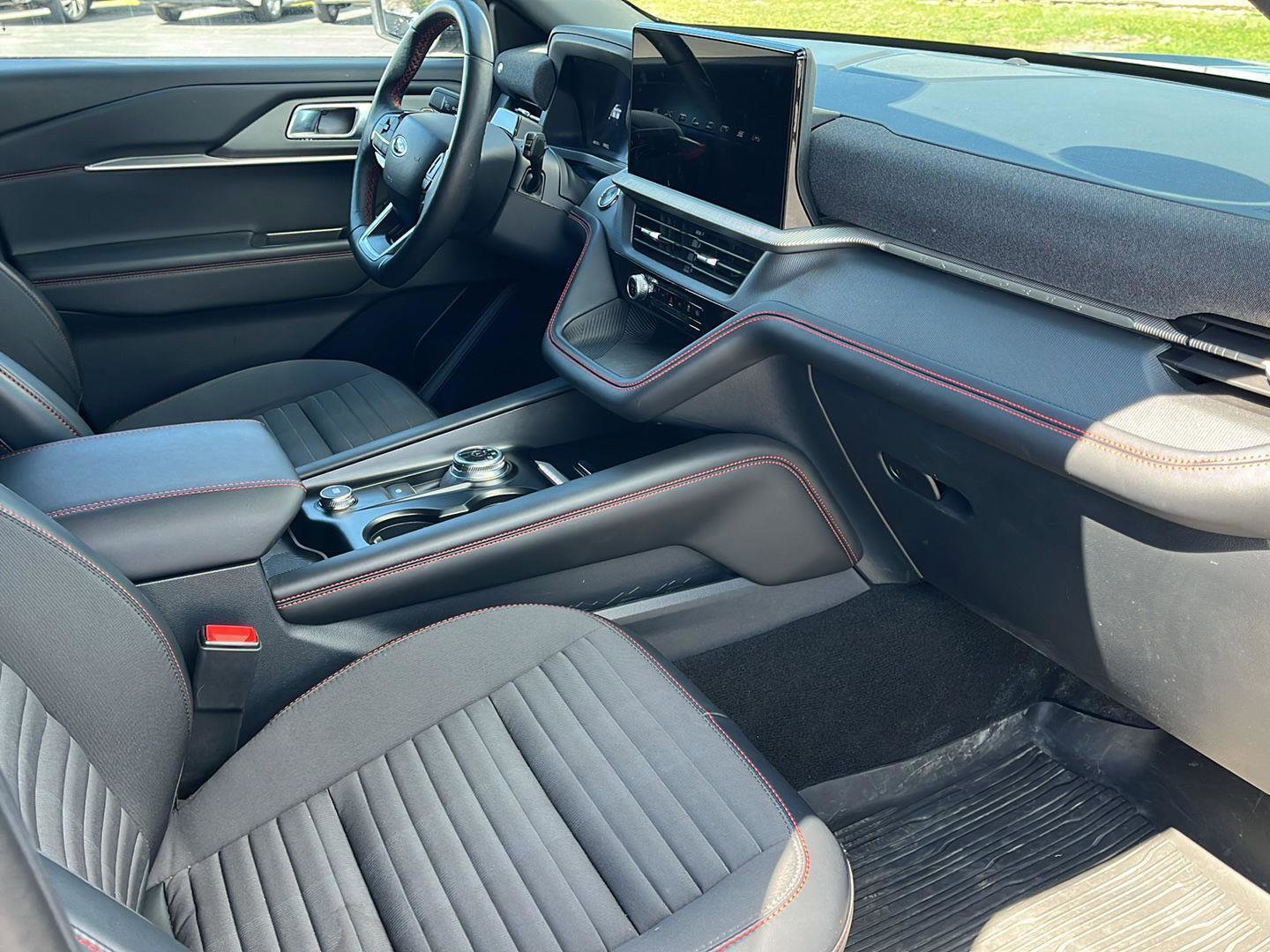 Certified 2025 Ford Explorer ST-Line w/ ST-Line Street Pack image 12