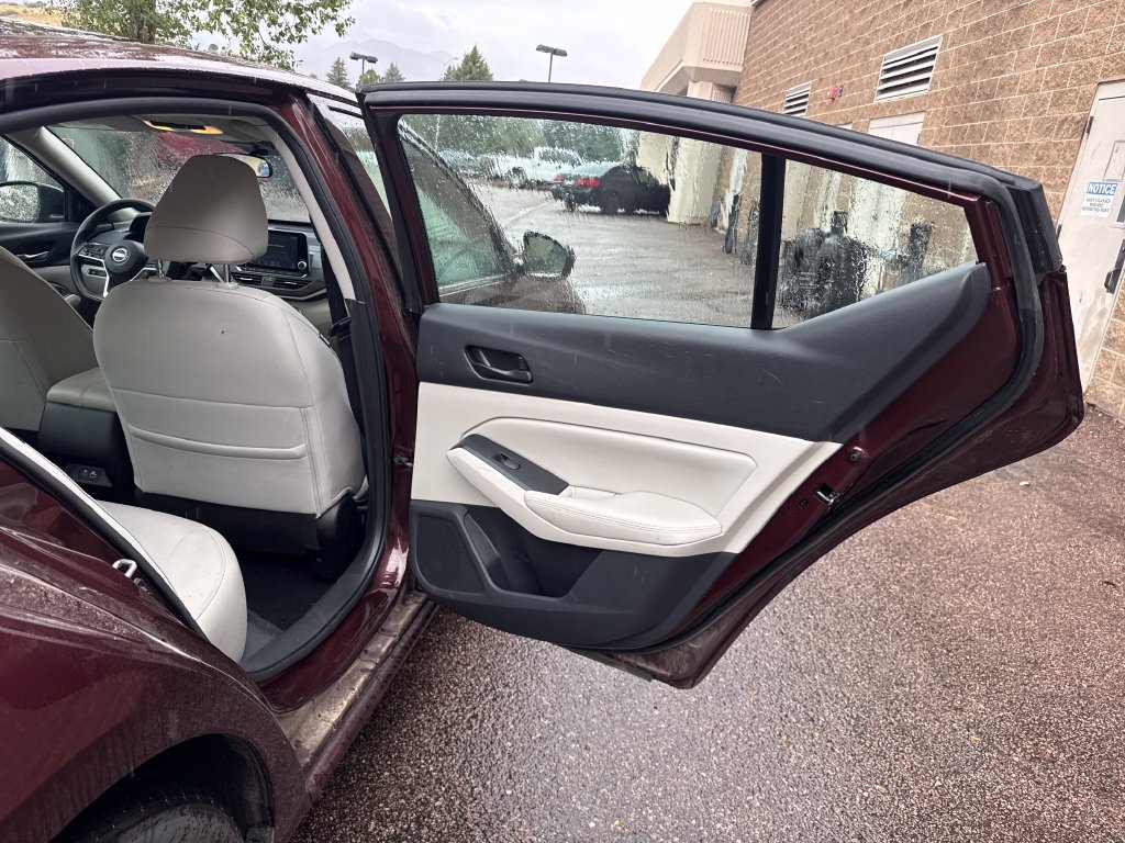 Used 2025 Nissan Altima 2.5 SV FWD image 21