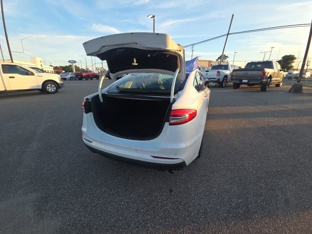 Certified 2020 Ford Fusion SE w/ Equipment Group 151A FWD image 9