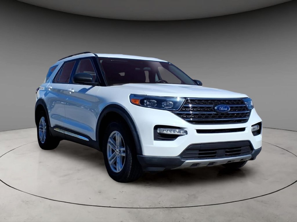 Certified 2023 Ford Explorer XLT w/ Equipment Group 202A RWD image 4