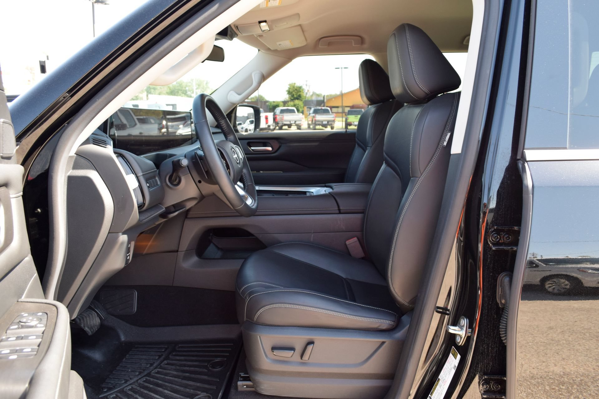 Used 2025 Nissan Armada SV RWD image 18