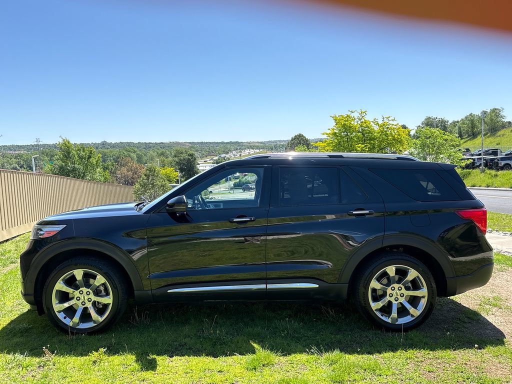 Certified 2020 Ford Explorer Platinum w/ Premium Technology Package AWD/4WD image 5