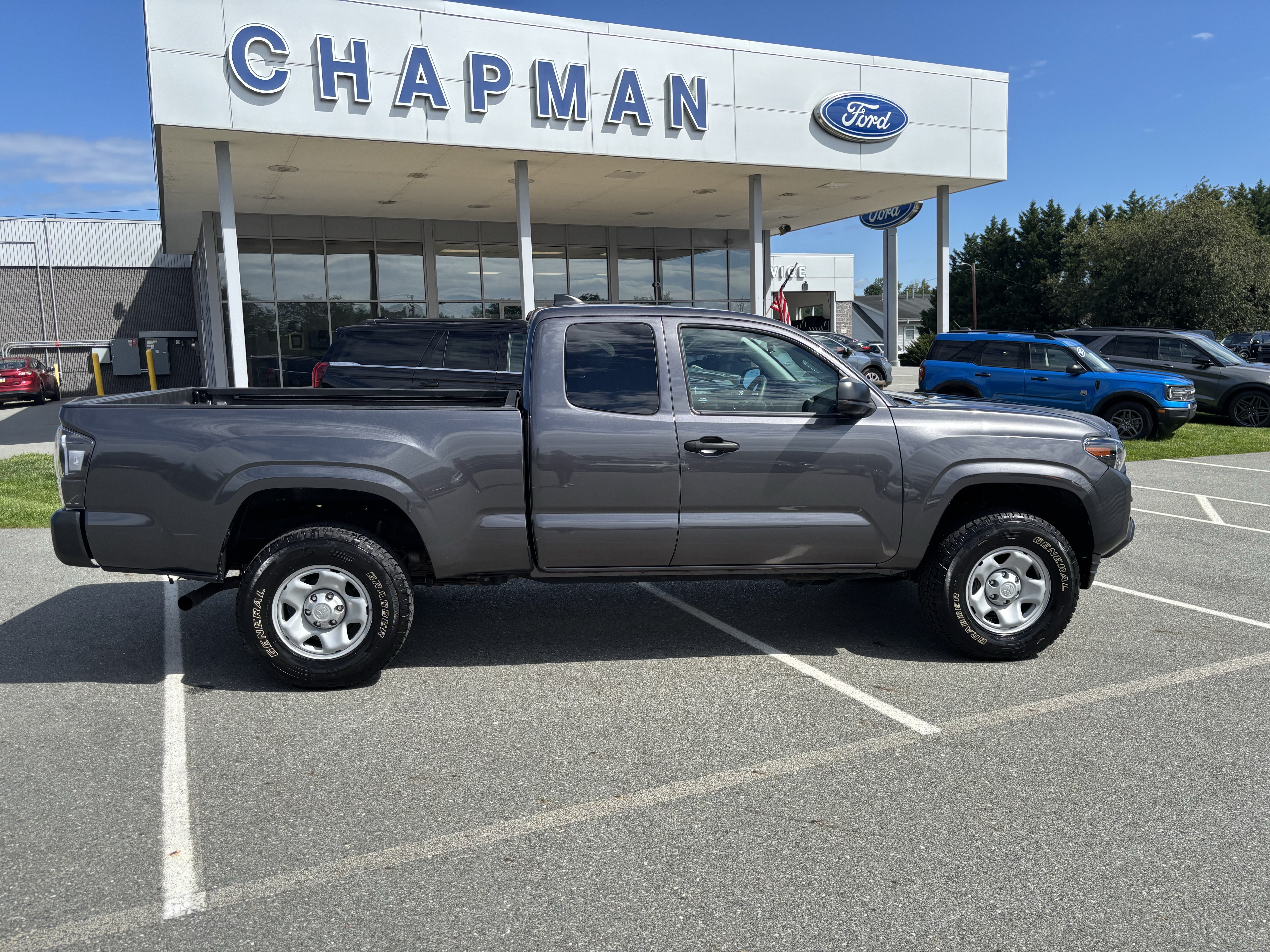 Used 2022 Toyota Tacoma SR AWD/4WD image 8