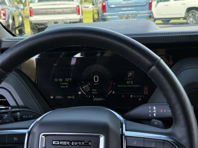 Used 2025 GMC Yukon XL Denali AWD/4WD image 9
