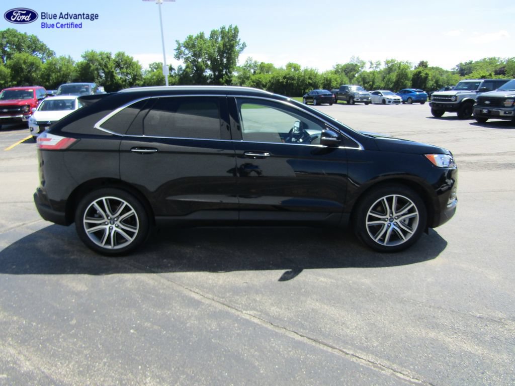Certified 2019 Ford Edge Titanium w/ Cold Weather Package AWD/4WD image 9
