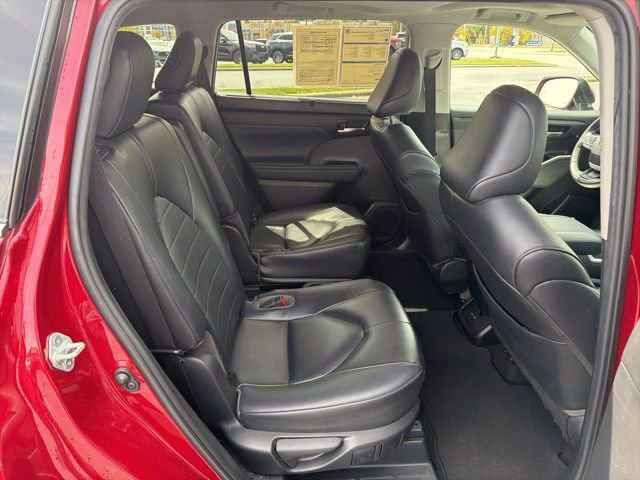 Used 2023 Toyota Highlander XLE FWD image 21
