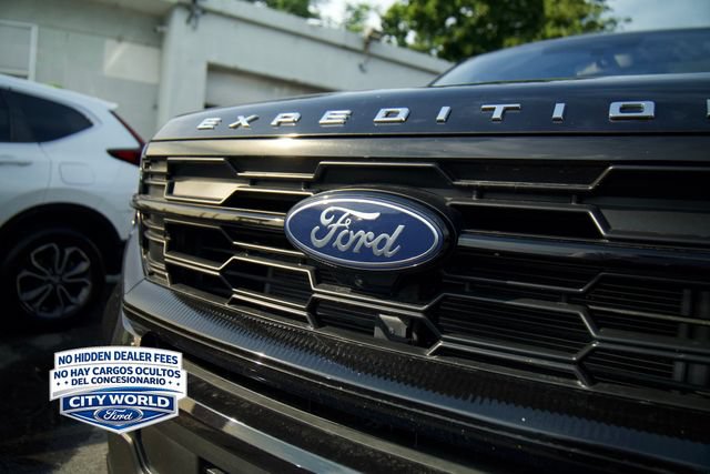 Certified 2025 Ford Expedition Active AWD/4WD image 7