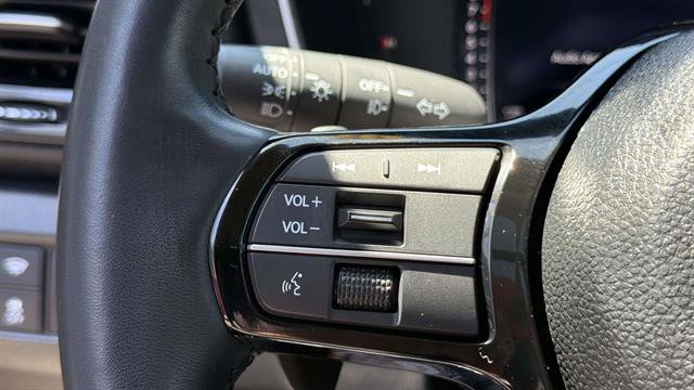 Used 2025 Honda Pilot Elite image 12