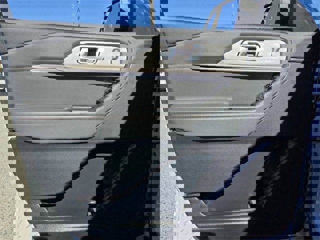 Certified 2025 Ford Explorer Active w/ Active Comfort Package image 20