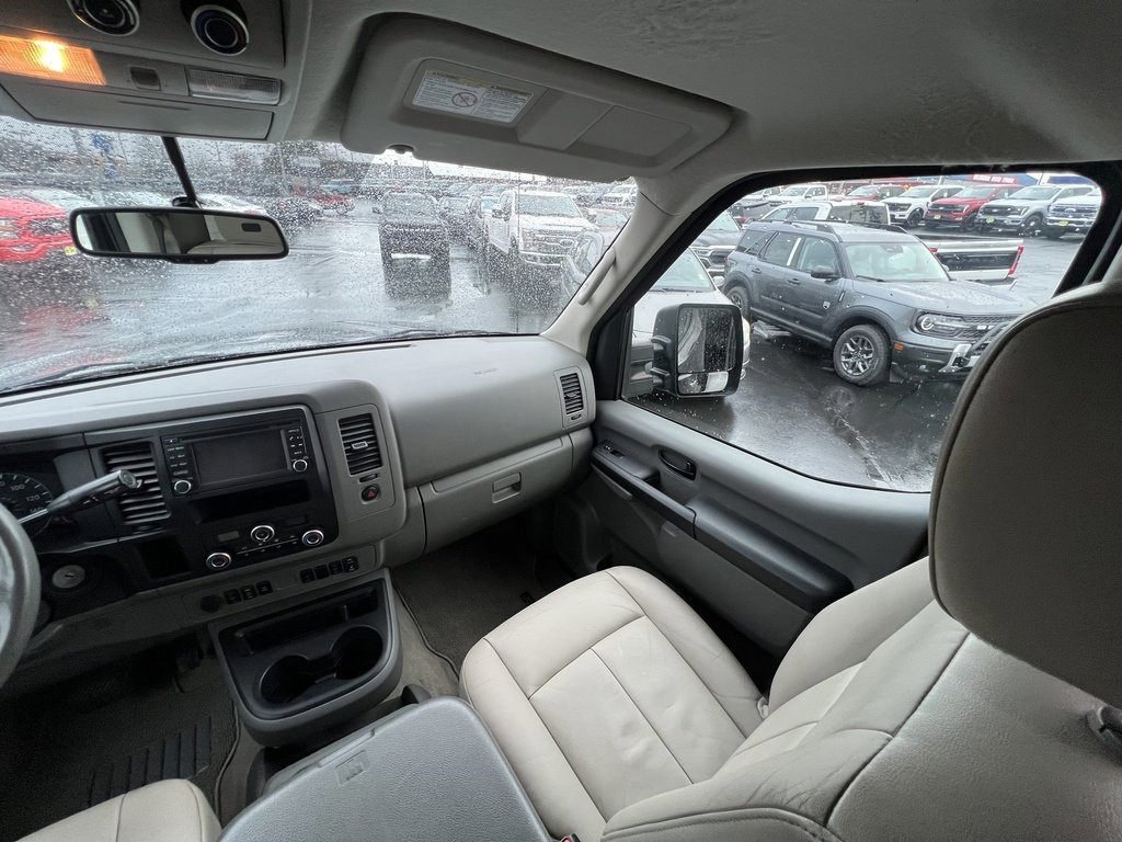 Used 2019 Nissan NV 3500 SL image 18