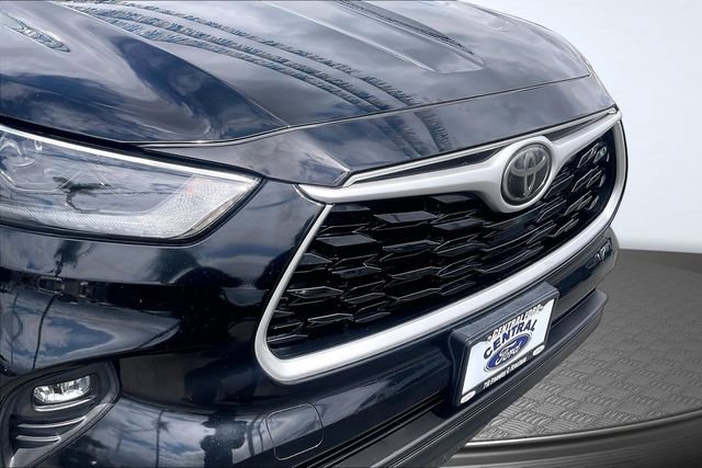 Used 2021 Toyota Highlander XLE FWD image 29