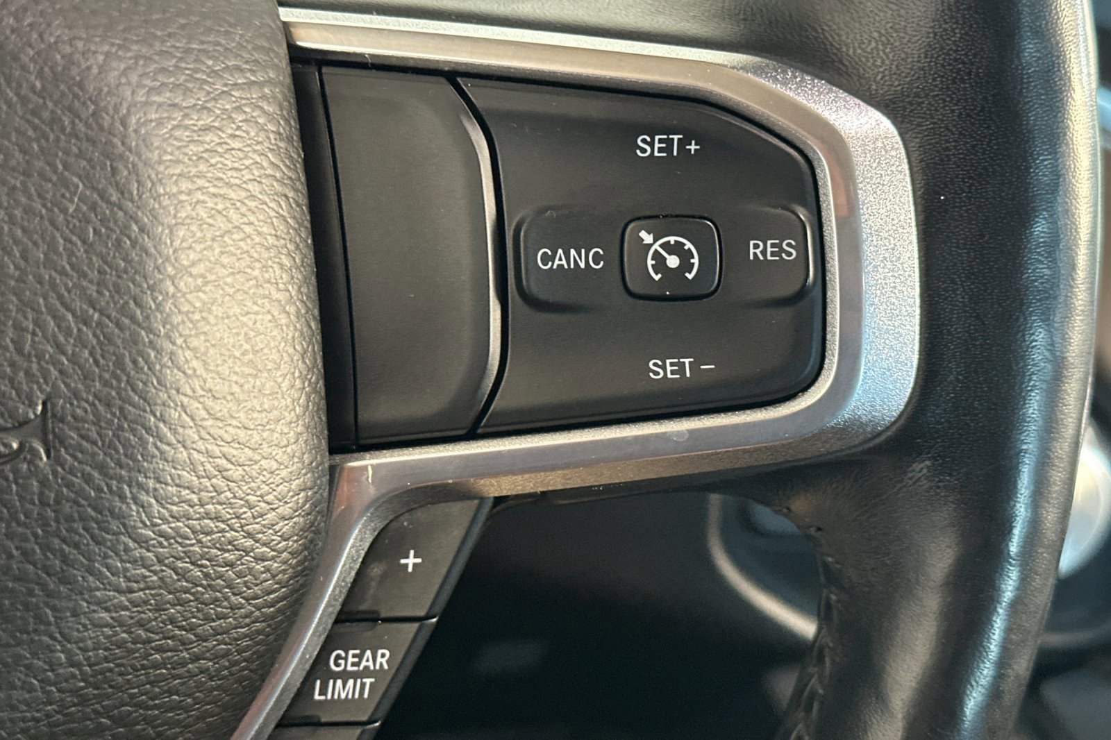 Used 2020 RAM 1500 Laramie image 27