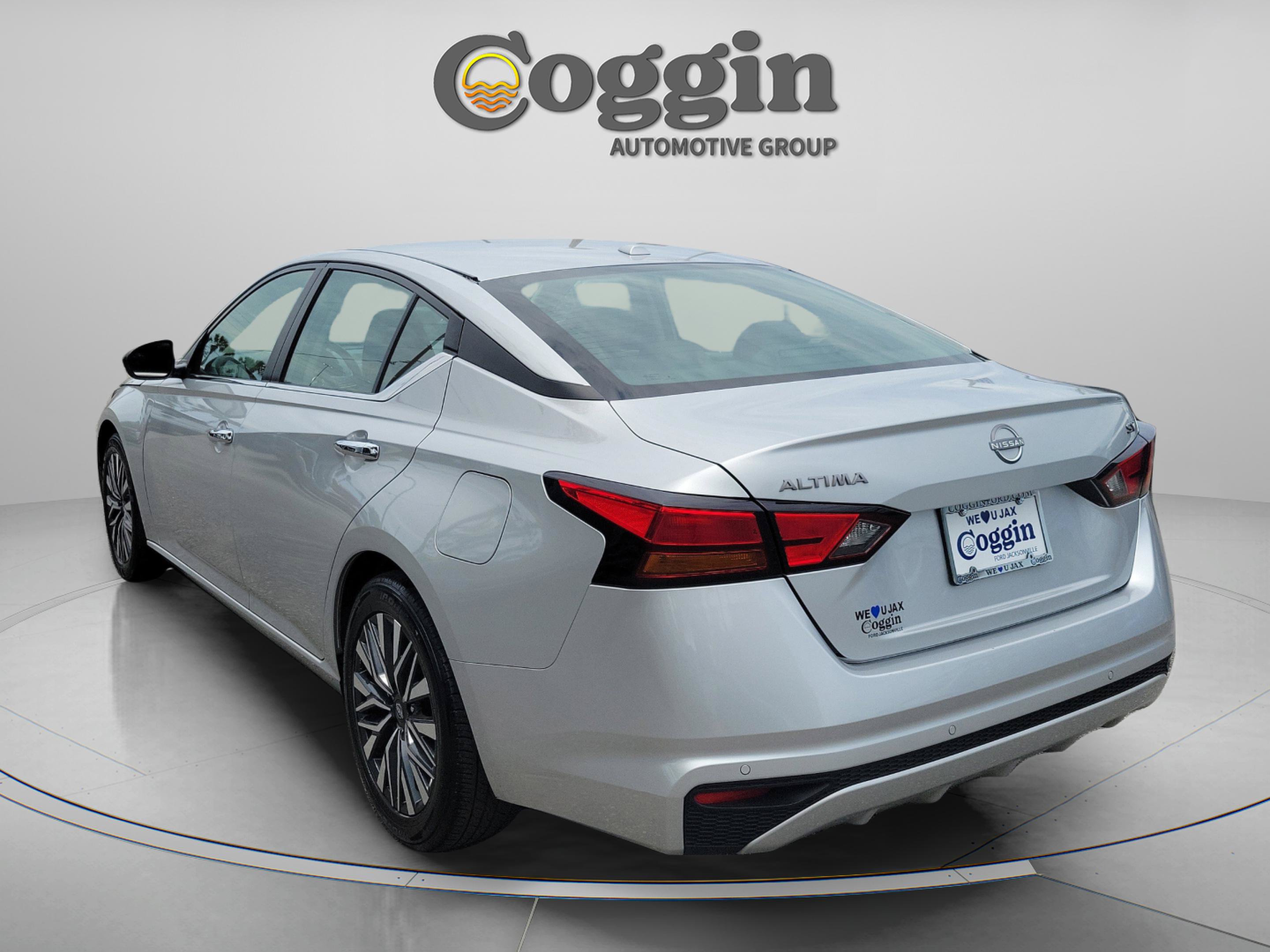 Used 2024 Nissan Altima 2.5 SV FWD image 2