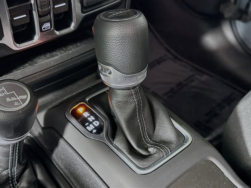Used 2025 Jeep Gladiator Sport AWD/4WD image 19