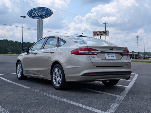 Certified 2018 Ford Fusion SE w/ Fusion SE Technology Package FWD image 3