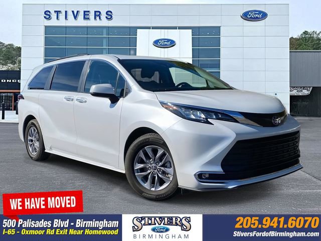 Used 2022 Toyota Sienna XLE