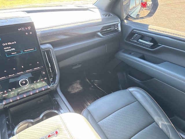 Used 2025 GMC Yukon XL AT4 w/ AT4 Premium Package AWD/4WD image 15