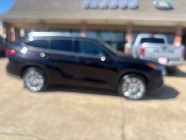 Used 2021 Toyota Highlander Limited FWD image 7