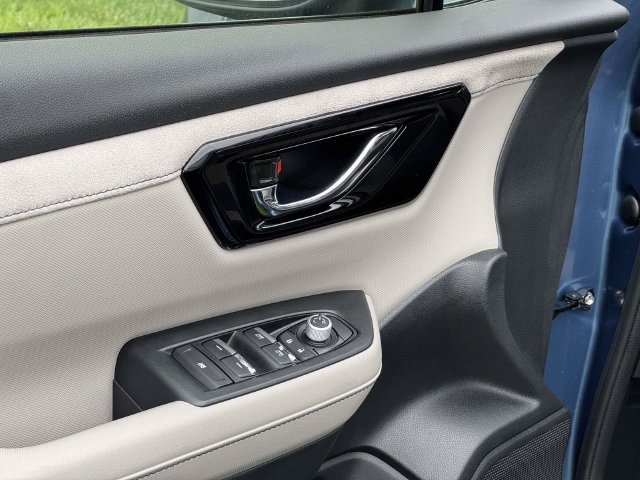 Used 2025 Subaru Forester Limited AWD/4WD image 16