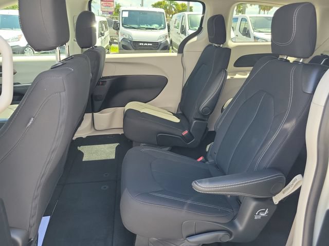 Used 2024 Chrysler Voyager LX FWD image 13