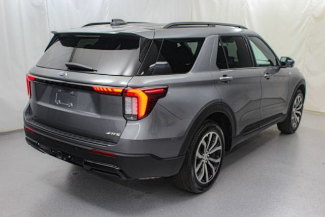 Certified 2026 Ford Explorer ST-Line AWD/4WD image 7