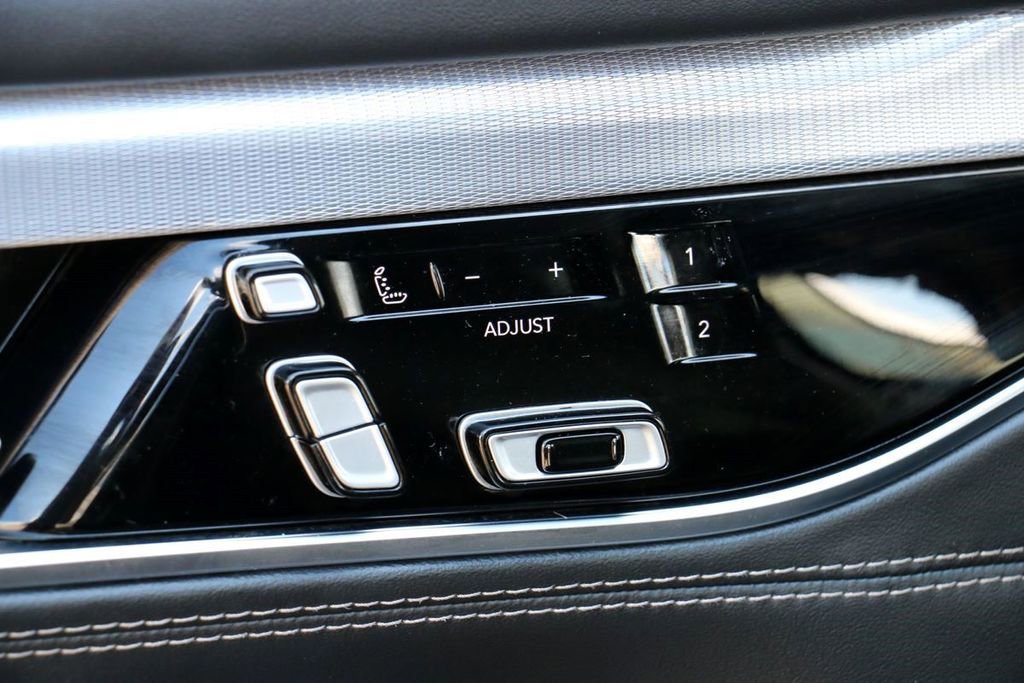 Used 2022 Jeep Grand Wagoneer Series II AWD/4WD image 15