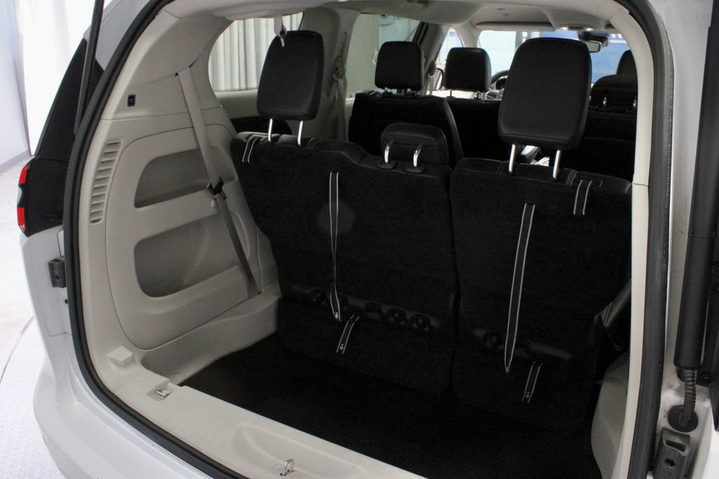 Used 2024 Chrysler Pacifica Touring-L FWD image 14