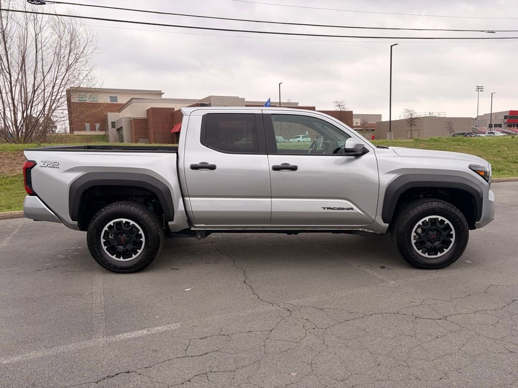 Used 2024 Toyota Tacoma TRD Off-Road AWD/4WD image 8