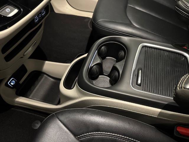 Used 2024 Chrysler Pacifica Touring-L FWD image 30