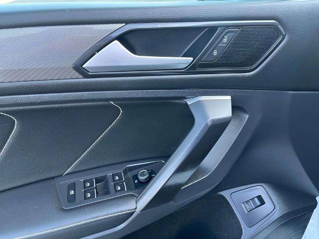 Used 2023 Volkswagen Tiguan SE AWD/4WD image 17