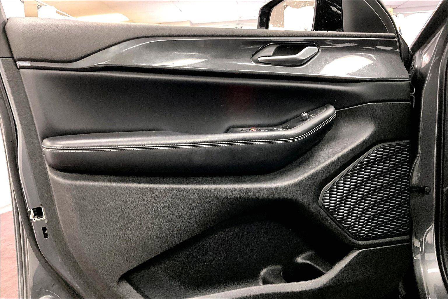 Used 2023 Jeep Grand Cherokee L Laredo image 22