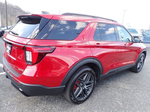 Certified 2025 Ford Explorer ST-Line w/ Premium Package image 4