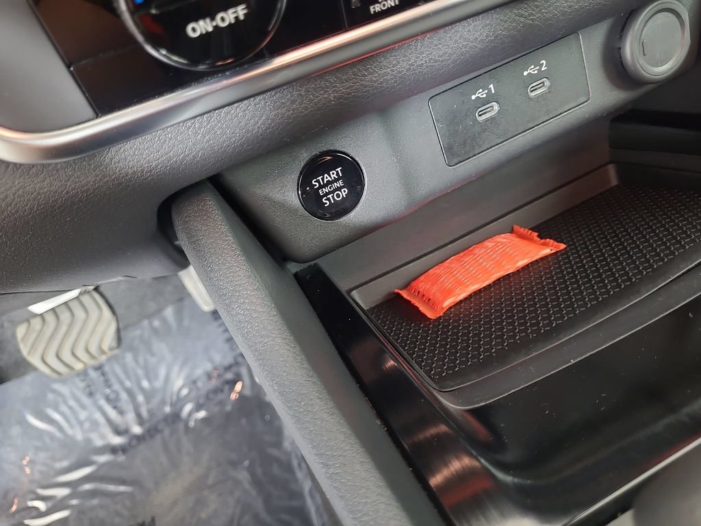 Used 2025 Nissan Rogue SV FWD image 13