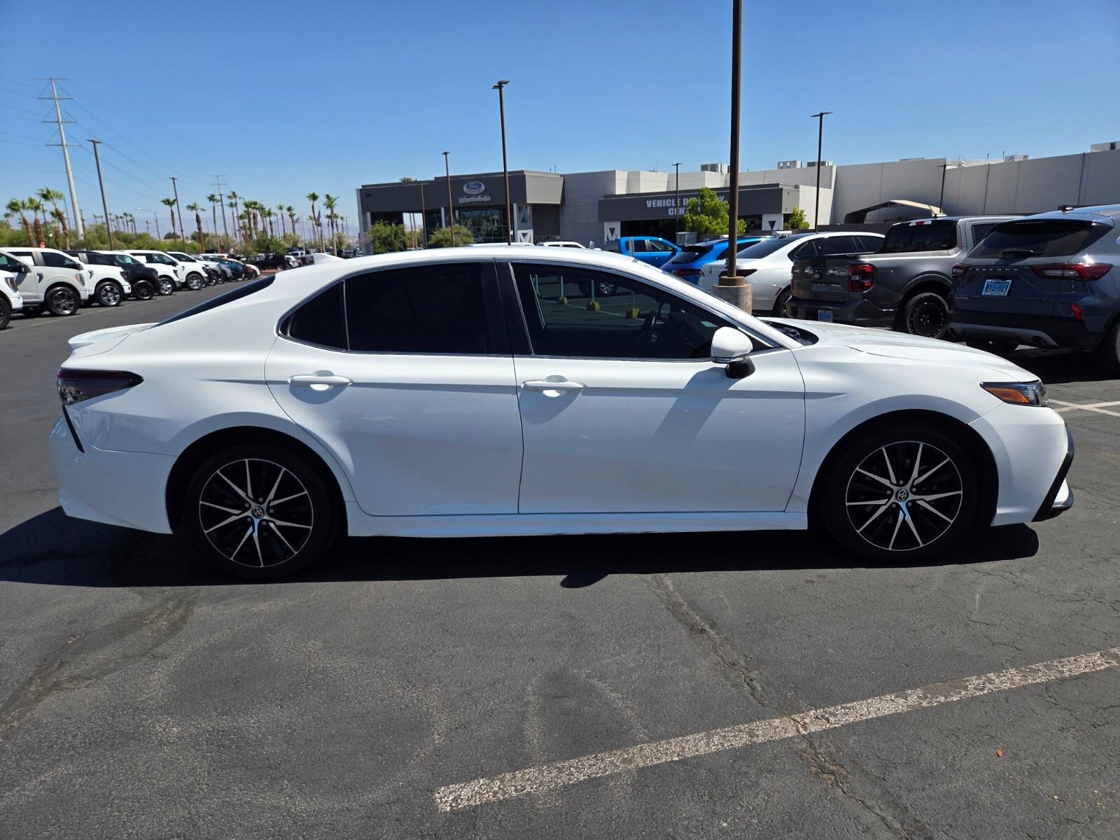 Used 2024 Toyota Camry SE FWD image 7