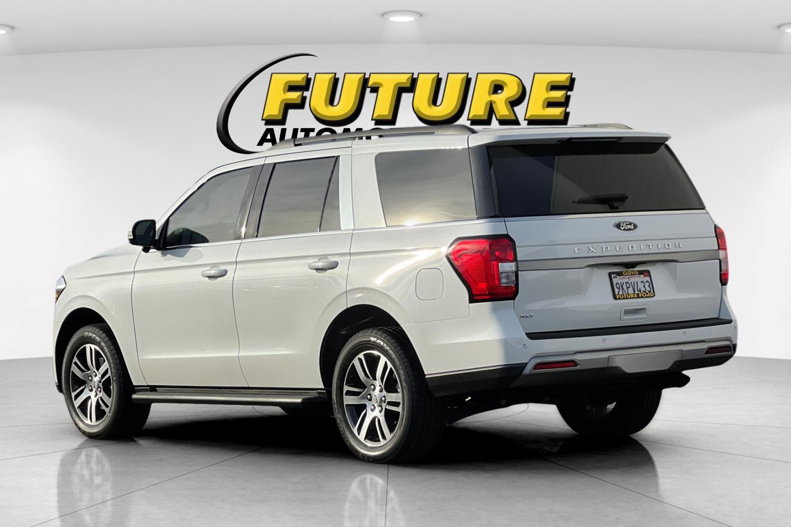 Certified 2024 Ford Expedition XLT image 3