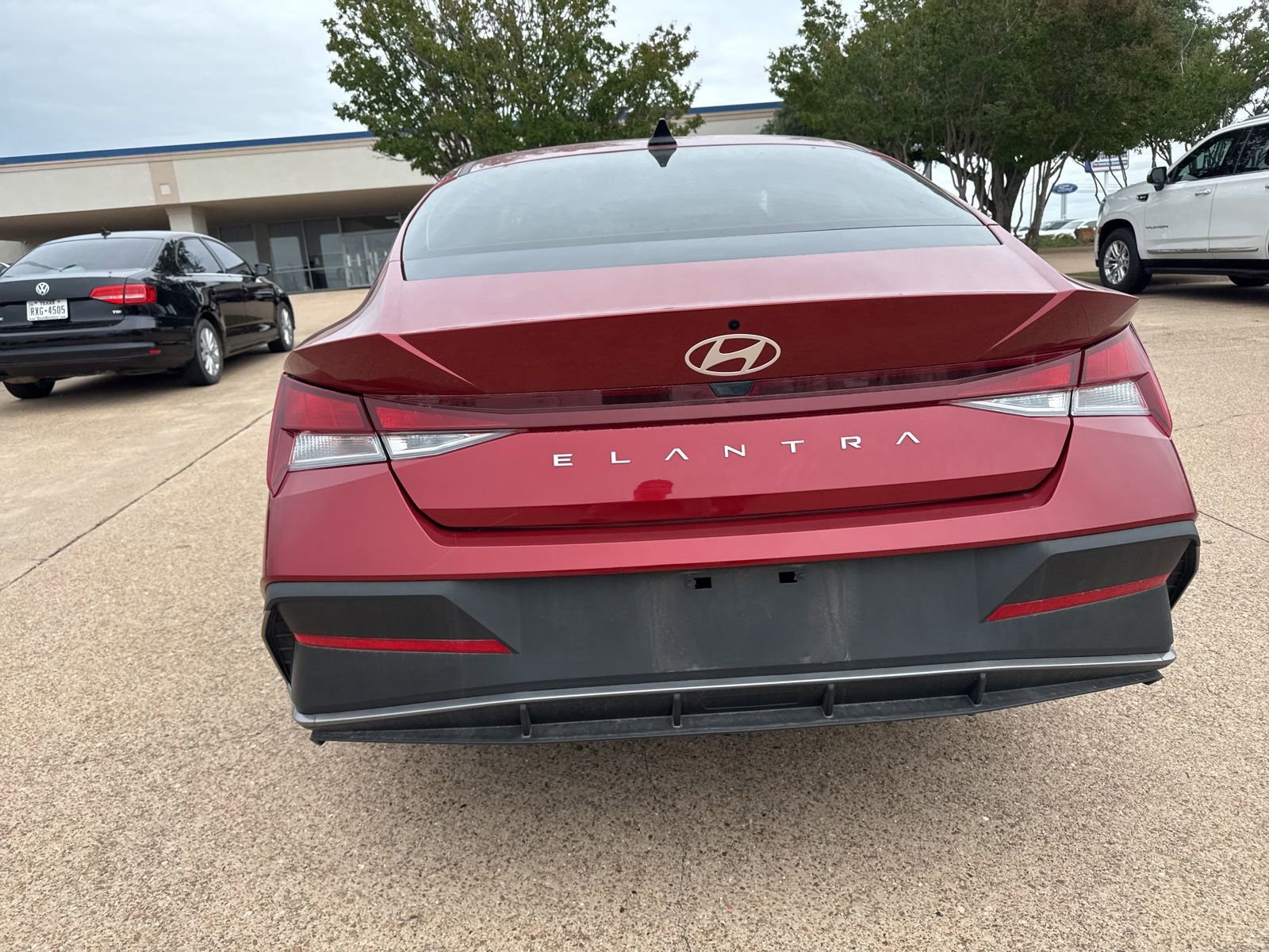 Used 2025 Hyundai Elantra SE FWD image 6
