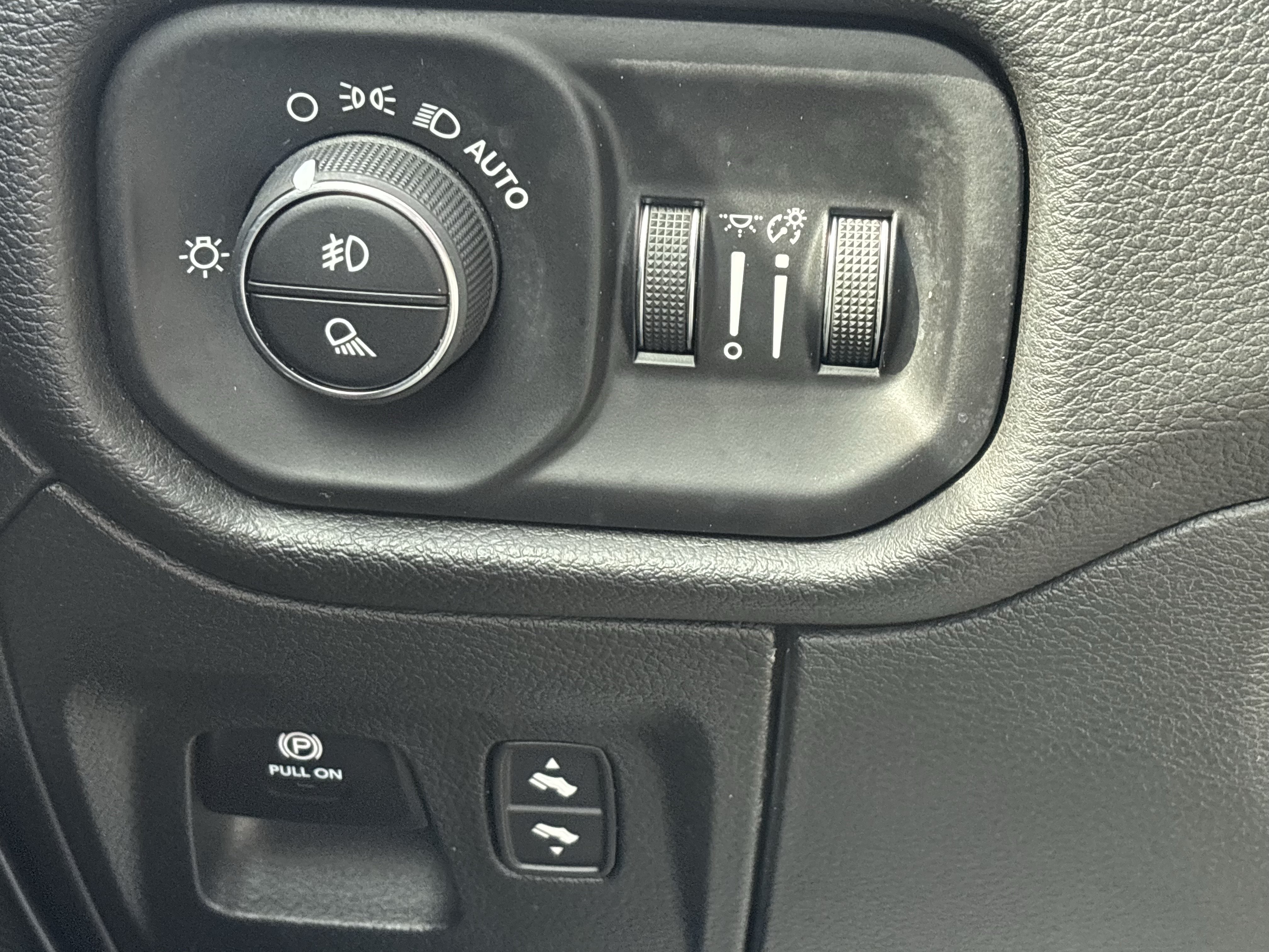 Used 2023 RAM 1500 Laramie AWD/4WD image 36