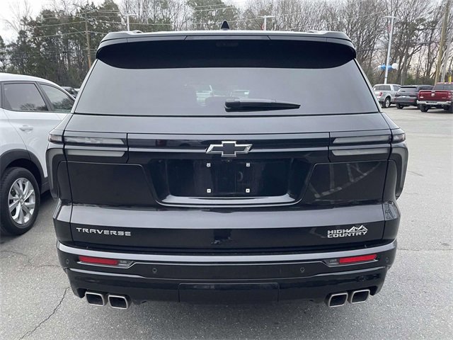 Used 2025 Chevrolet Traverse High Country image 3