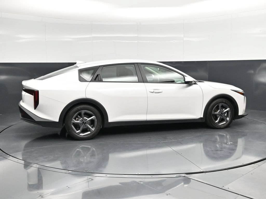 Used 2025 Kia K4 FWD image 2