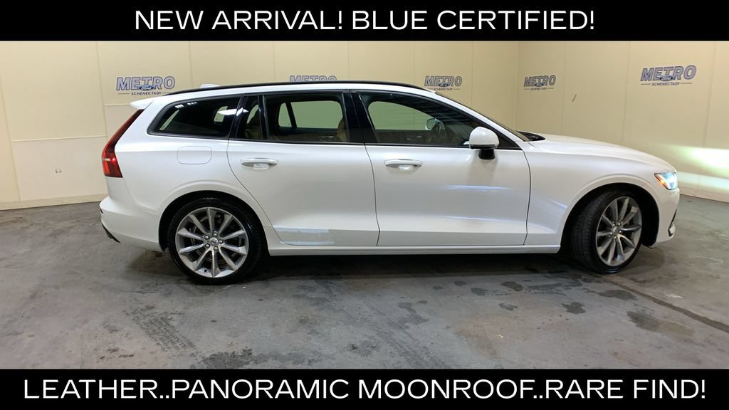Used 2020 Volvo V60 T5 Momentum w/ Momentum Advanced Package FWD image 2