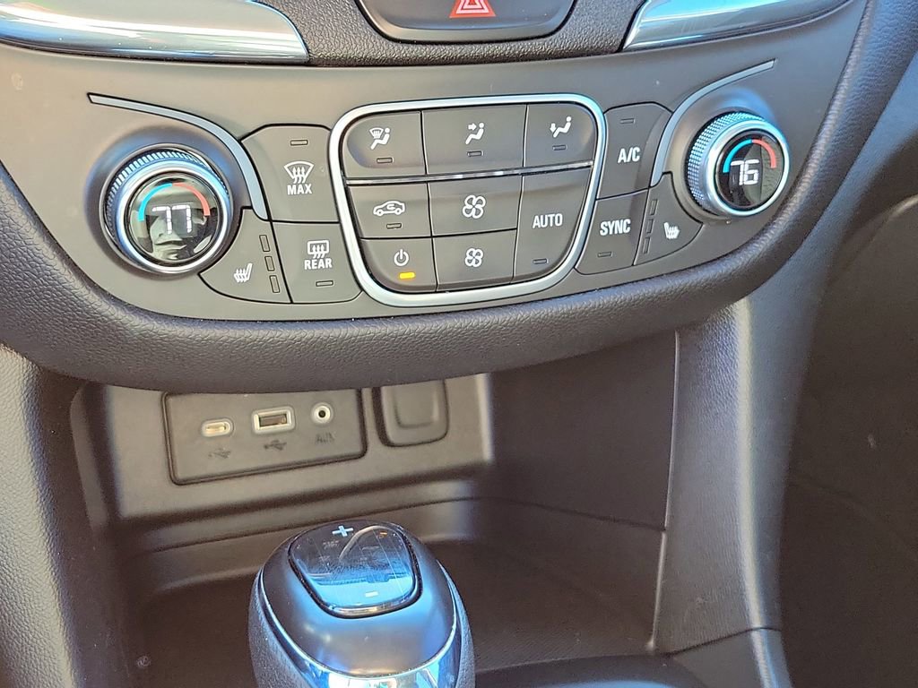 Used 2020 Chevrolet Equinox LT image 30