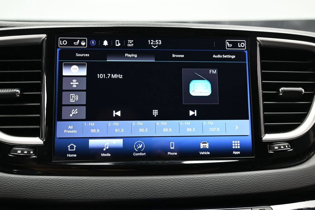 Used 2024 Chrysler Pacifica Touring-L FWD image 30