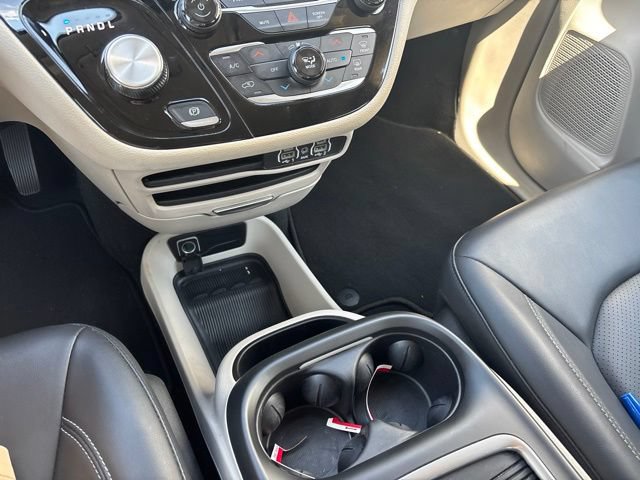 Used 2024 Chrysler Pacifica Limited FWD image 25