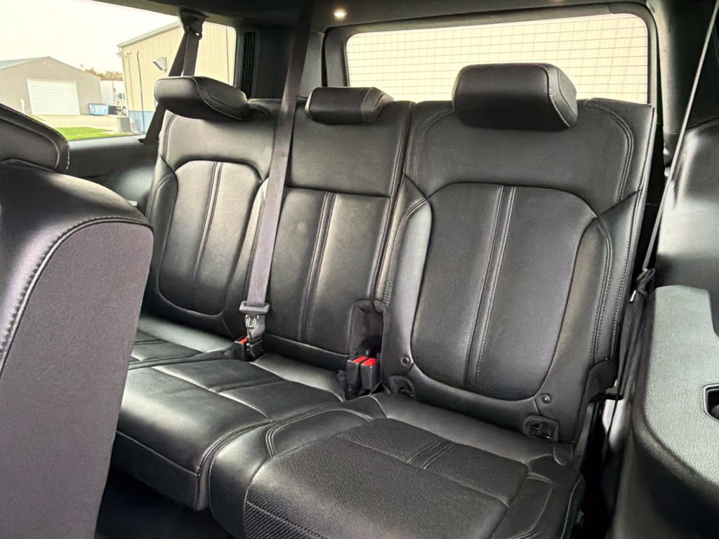 Used 2025 Jeep Wagoneer L Series II w/ 8-pass Seating Package AWD/4WD image 15