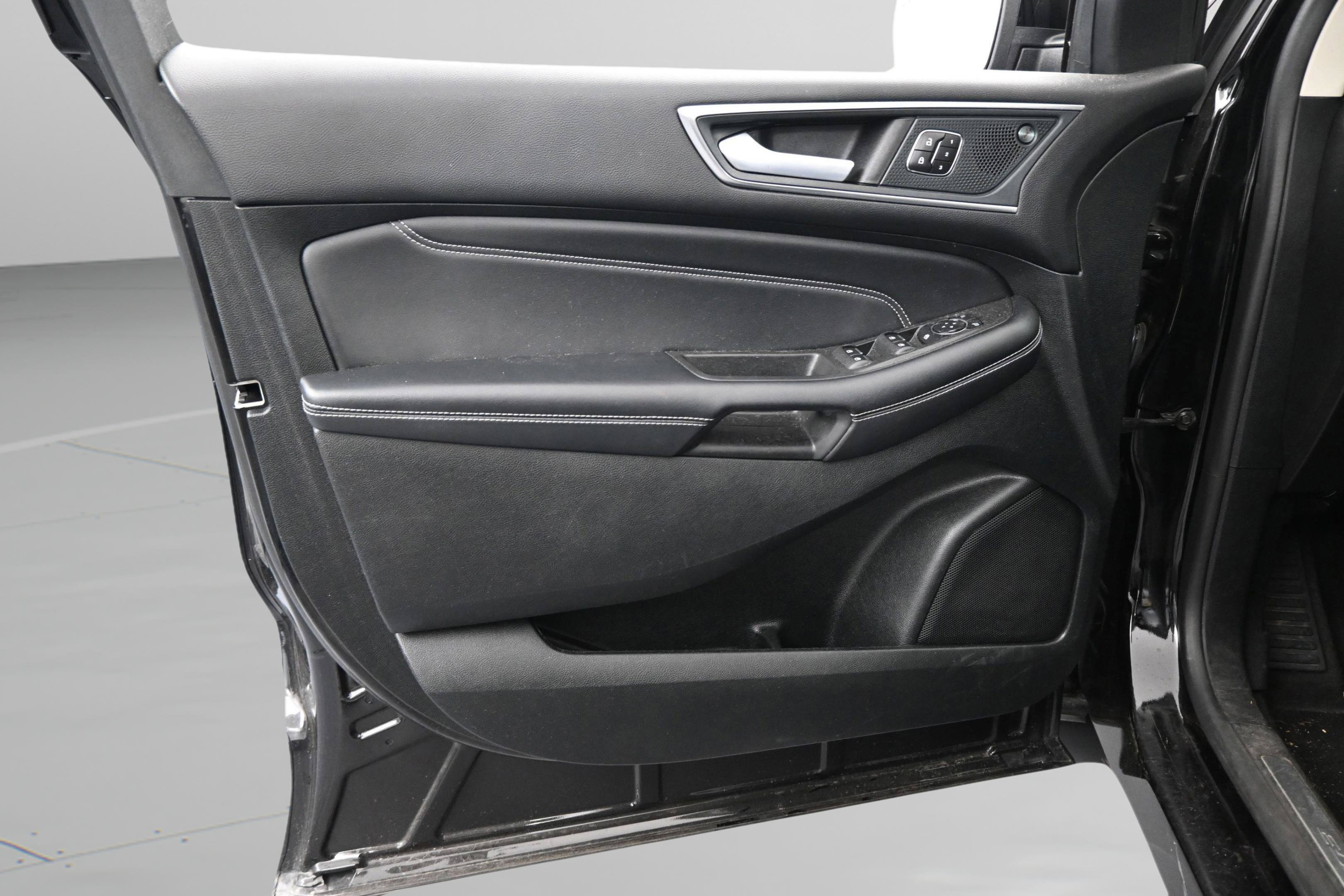 Certified 2024 Ford Edge Titanium AWD/4WD image 30